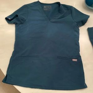 Women’s figs scrub top